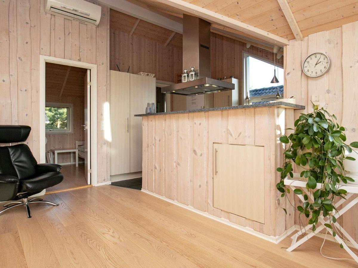 Three-Bedroom Holiday Home In Rodby 38 Kramnitse エクステリア 写真