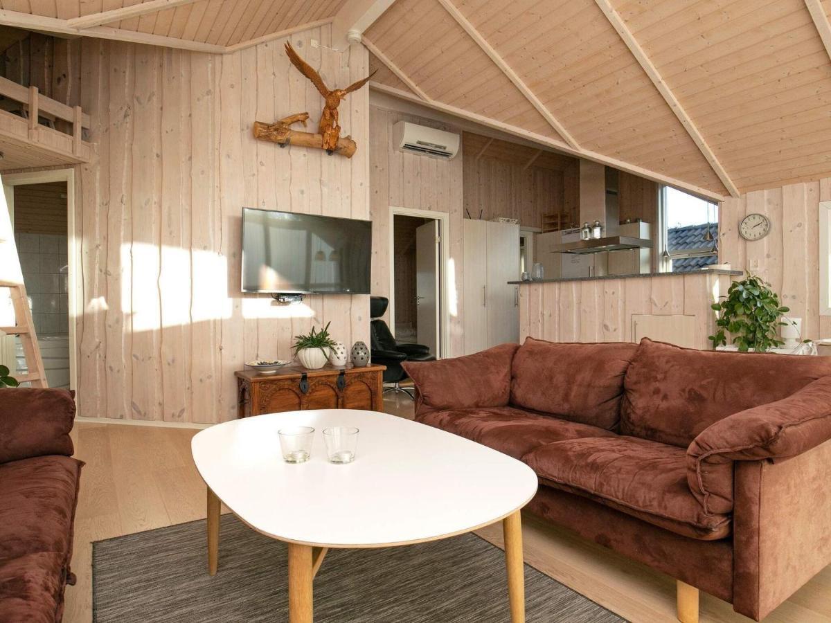 Three-Bedroom Holiday Home In Rodby 38 Kramnitse エクステリア 写真